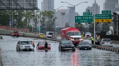 Bleskové záplavy ochromily New York, lidé se brodili, doprava zkolabovala