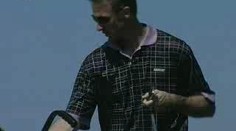 Video: Dominik Hašek hrál golf bez bot!