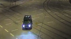 Autem poničil v Brně park a ujel, policie po řidiči vyhlásila pátrání