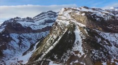 Nepál chce uklidit Mount Everest. Horolezci tam zanechali tuny odpadků