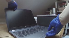 Internetové podvody za miliony korun. Policie zadržela devět lidí