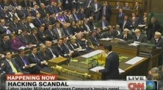 Britský premiér se hájil ve skandálu s odposlechy