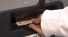 POZOR na nový trik podvodníků! ZALEPÍ BANKOMAT