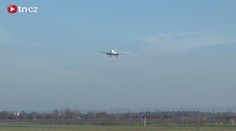 VIDEO Z LETIŠTĚ: Takto dnes přistával obří Boeing 777-300 v Praze