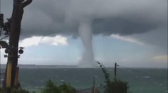 GIGANTICKÉ vodní tornádo vyděsilo Austrálii: Podívejte se!