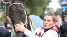 VIDEO: Málem zemřel, ale pardubickou Váňa vyhrál už posedmé