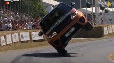 Neuvěřitelná jízda. Range Rover si dojel pro rekord na dvou kolech