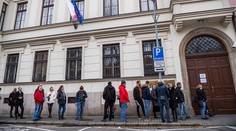 Volby v zahraničí: Marie utratila většinu úspor, jiní jeli k urně stovky kilometrů