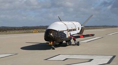 Z vesmíru se vrátil záhadný raketoplán. Víc než rok byl na tajné misi