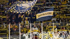 Strach o život. Barážový duel v Litvínově přerušil kolaps diváka na tribuně