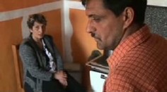 Tři romští kluci kradli alkohol. Chytili je a potupně týrali