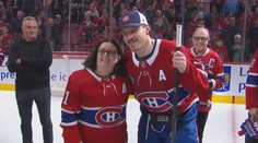 Hvězdě NHL zesnula maminka. Srdečná fanynka hráči vrátila speciální dres