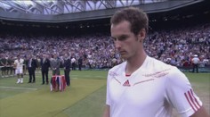 VIDEO: Murray nemohl mluvit, brečel a Wimbledon mu tleskal