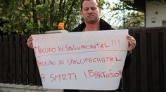 Macuro, pomohl jsi Ivetě do hrobu! Hřímal před Ivetiným domem tento muž!