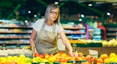 Přibývá pracujících seniorů. Kvůli zdražování nevystačí s důchodem
