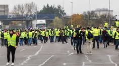 Násilí, pokus o lynč novinářů. Ve Francii protestovalo 106 tisíc lidí