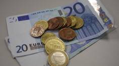 Vyplatí se v zahraničí platit hotově nebo kartou?