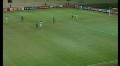 Fotbalový zázrak: brankáře vyloučili, hráči vychytali vítězství. VIDEO