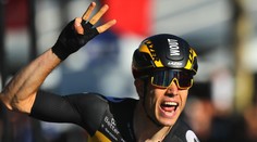 Pogačar slaví tři trikoty, poslední etapu Tour vyhrál Wout van Aert