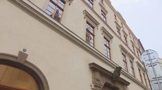 Rekreace, služební byt i auto. Poslanci si kromě platu přijdou na řadu benefitů
