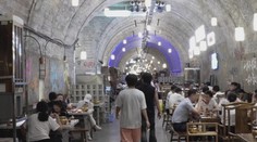 Za lahůdkou do podzemí. Číňané postavili restauraci v protileteckém krytu