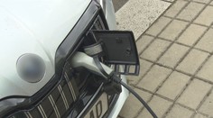 Češi jsou k elektromobilům spíš skeptičtí. Ty přesto rostou na oblibě