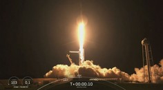 Vesmírná turistika se rozjíždí. SpaceX vzal do kosmu čtyřčlennou posádku
