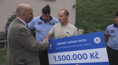 Povodeň vzala Petrovi ženu a dětem mámu. Lidé rodině poslali přes milion