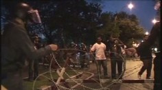 Desetitisíce protivládních demonstrantů pochodují v Thajsku