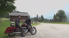 KOŘENÍ: Alpy na motorce