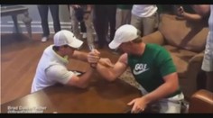 McIlroye porazil 17letý student! Dali si páku!