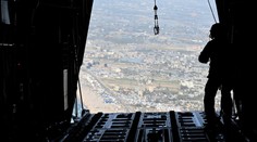 Američané shodili do Gazy tisíce jídel z letadel a doufají v brzké příměří