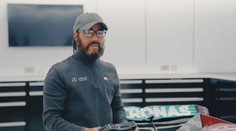 Poznali byste ho? Hvězda formule 1 v přestrojení překvapila mladé fanoušky