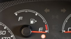 Má vaše auto vyšší spotřebu, než říká výrobce? Myslí si to téměř půlka řidičů
