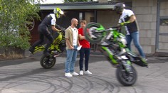 VIDEO: Takhle se jezdí ve stylu. Kaskadéři předvedli ostrý "balet na motorce"