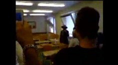 Bezdomovec vyznal lásku učitelce