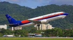 Boeing s 62 lidmi zmizel krátce po startu. Našli jsme trosky, tvrdí lidé
