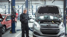 Která auta musela vloni nejčastěji do servisu? PŘEHLED svolávacích akcí