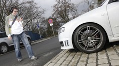 Kvůli mobilům a přehrávačům umírají chodci
