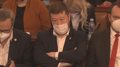Dlouhé jednání Sněmovny přineslo řadu vtipných momentů. PŘEHLED