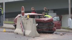 Dva mrtví: Žena narazila do pilíře, muž do náklaďáku. FOTO