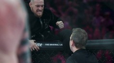 Další McGregorův zkrat: Skočil do klece a chtěl se rvát se sudím!