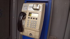 Češi do telefonních automatů naházeli za rok 62 tun mincí