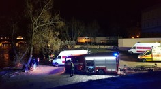 Záhada na Karlově mostě: Policie hledá muže, který skončil v řece