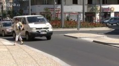 Chodci v Plzni jsou zmatení, může je srazit auto