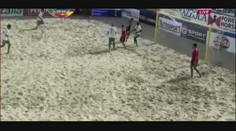 Otřesné zranění v plážovém fotbalu. Běhá z toho mráz po zádech