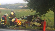 Kličkovali s autem a převrátili ho na střechu, oba zemřeli
