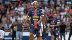 Ronaldinho to má stále v noze. V charitativním zápase zesměšnil brankáře