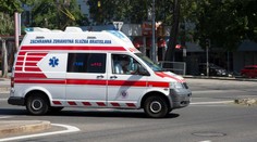 Drsné urážky v sanitce. Nemocné Češce slovenští záchranáři měli sprostě nadávat