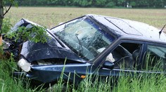 U Mukařova narazil mladík (18) do stromu! Do nemocnice ho transportoval vrtulník